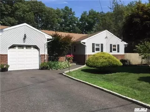 16 Coolidge Pl, Smithtown, NY 11787 photo 1