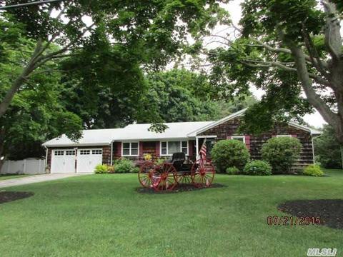 21 Colonial Dr, E. Patchogue, NY 11772 photo 1