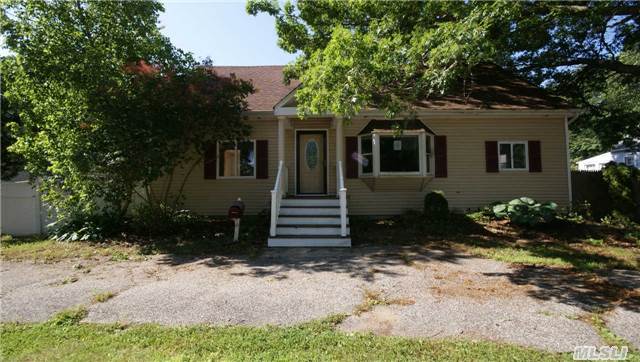 758 Van Buren Ave, West Islip, NY 11795 photo 1