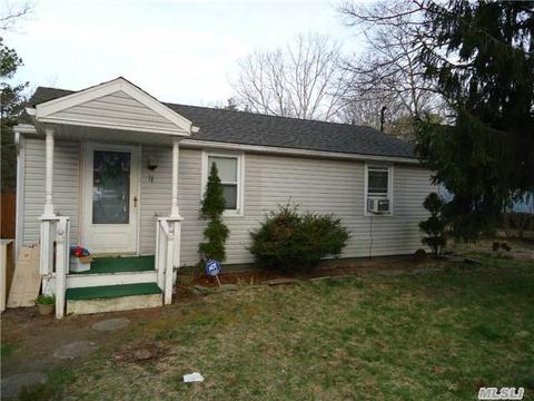 73 Peters Ln, Westhampton Beach, NY 11978 photo 1