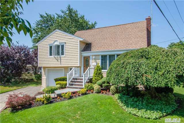 9 Garnet Ln, Plainview, NY 11803 photo 1