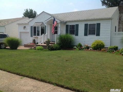 54 Knickerbocker Rd, Plainview, NY 11803 photo 1