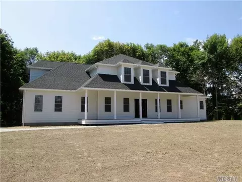1 Moss Creek Ln, Patchogue, NY 11772 photo 1