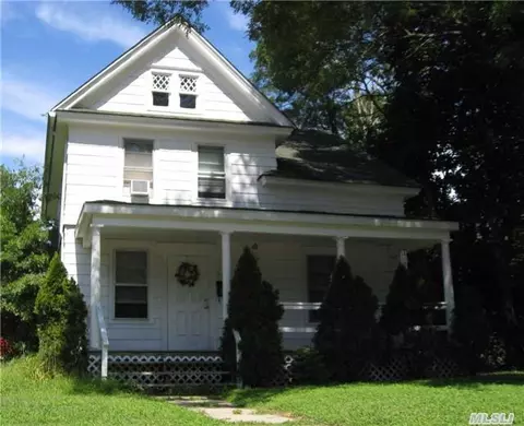 906 E Main St, Riverhead, NY 11901 photo 1