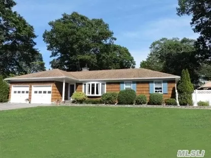 4 Wayne Ct, Westhampton, NY 11977 photo 1