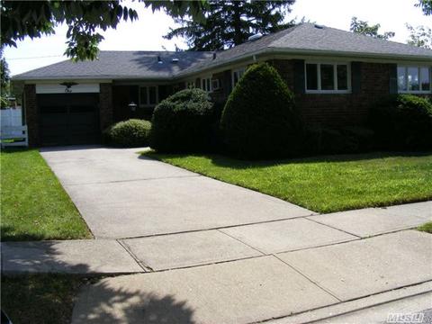 1 Harold Rd, Plainview, NY 11803 photo 1