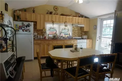 39 Hulse Landing Rd, Wading River, NY 11792 photo 1
