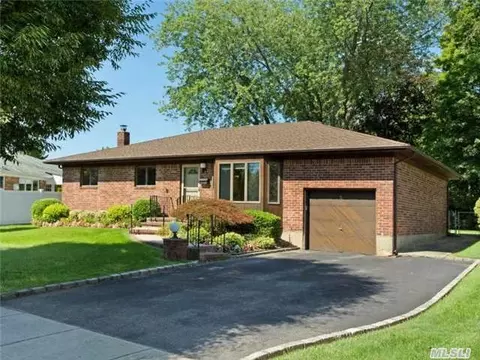5 Freedom Dr, Jericho, NY 11753 photo 1
