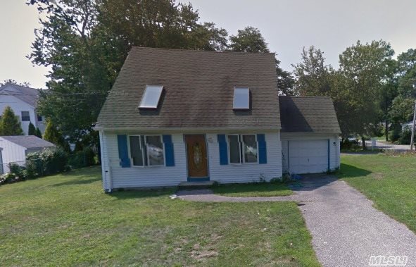 50 Babylon St, Mastic, NY 11950 photo 1