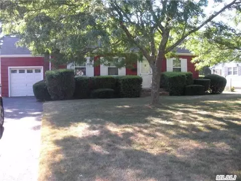 32 Roe Ave, Patchogue, NY 11772 photo 1