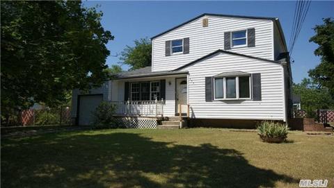 856 Narragansett Ave, E. Patchogue, NY 11772 photo 1