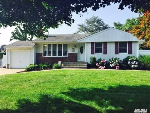 20 Havemeyer Ln, Commack, NY 11725 photo 1