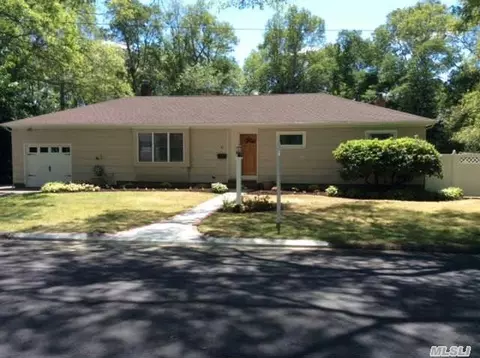 4 Oxbow Rd, Patchogue, NY 11772 photo 1
