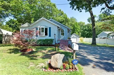 49 E Maple Rd, Greenlawn, NY 11740 photo 1