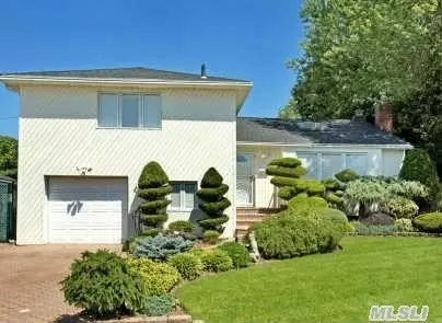 31 Sylvia Rd, Plainview, NY 11803 photo 1