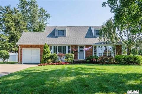 61 Roxbury Dr, Commack, NY 11725 photo 1