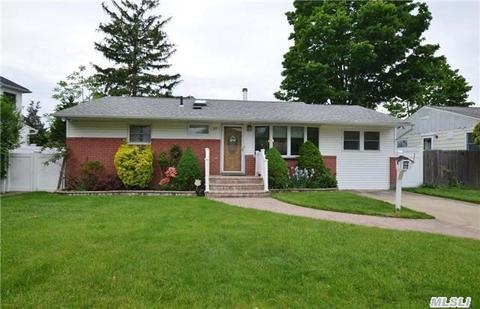 27 Janet Dr, Plainview, NY 11803 photo 1