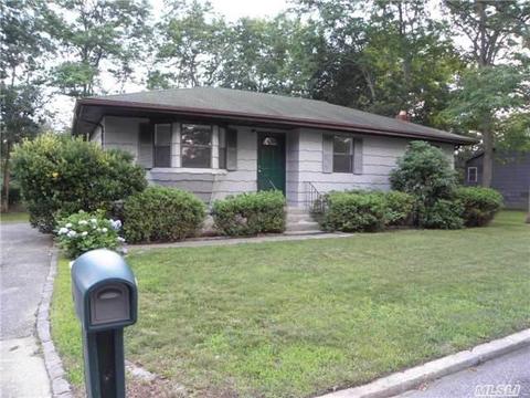 10 Fairview St, Mastic, NY 11950 photo 1
