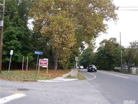 836 E Main St, Riverhead, NY 11901 photo 1