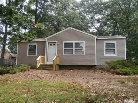 74 Shade Tree Ln, Riverhead, NY 11901 photo 1