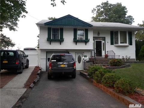 9 Sharon Dr, Patchogue, NY 11772 photo 1