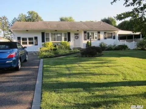 68 Walter Ct, Commack, NY 11725 photo 1