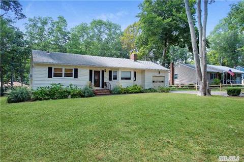 255 Woodcliff Dr, Mattituck, NY 11952 photo 1