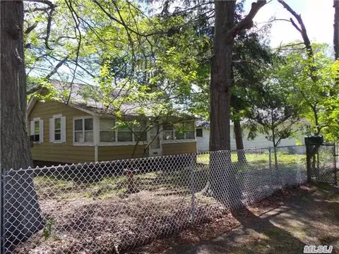 66 Fry Blvd, Patchogue, NY 11772 photo 1