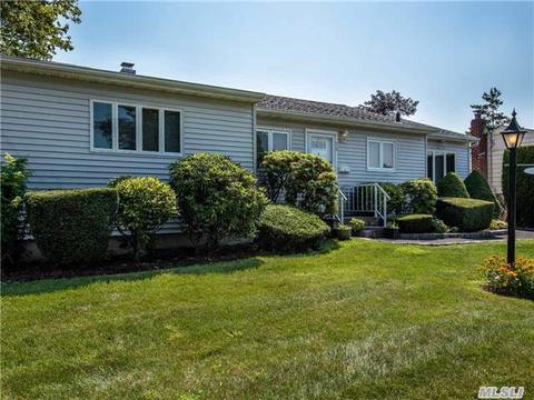 115 Morton Blvd, Plainview, NY 11803 photo 1