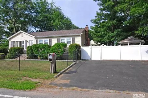 70 Risley Rd, Patchogue, NY 11772 photo 1