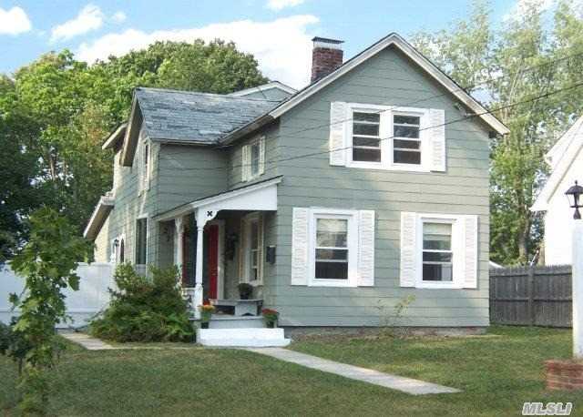 27 Sycamore St, Patchogue, NY 11772 photo 1