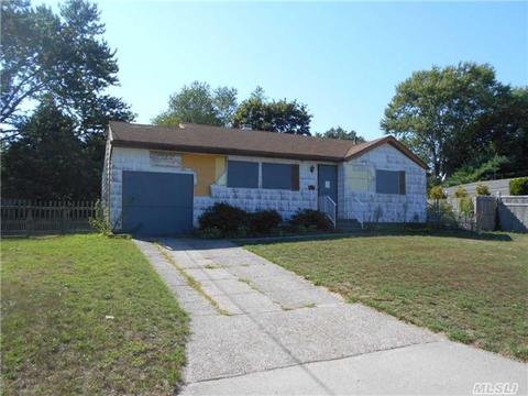 16 Neptune Ave, E. Patchogue, NY 11772 photo 1