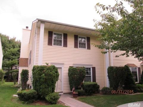 7 Heron Path, Coram, NY 11727 photo 1