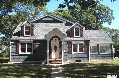 15 Walnut Ave, Patchogue, NY 11772 photo 1