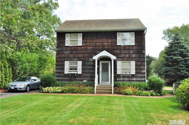 8 Coleman Pl, Patchogue, NY 11772 photo 1