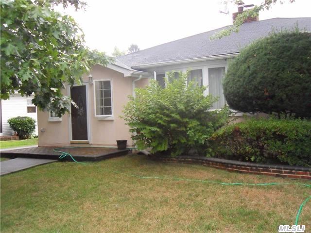 984 Henhawk Rd, Baldwin, NY 11510 photo 1