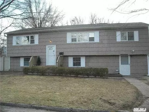 8 Weldon St, Islip, NY 11751 photo 1