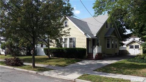 685 Thomas Ave, Baldwin, NY 11510 photo 1