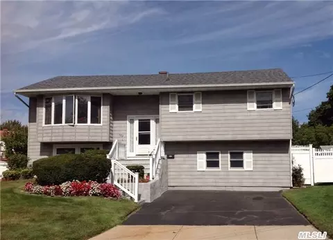 132 S Circle Dr, Patchogue, NY 11772 photo 1