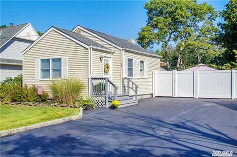 49 Mowbray St, Patchogue, NY 11772 photo 1