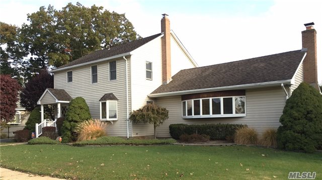 428 Marcy Ave, Riverhead, NY 11901 photo 1