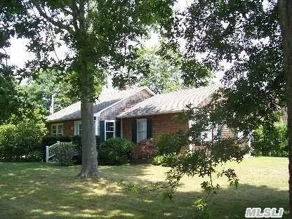 18 Mitchell Rd, Westhampton Beach, NY 11978 photo 1