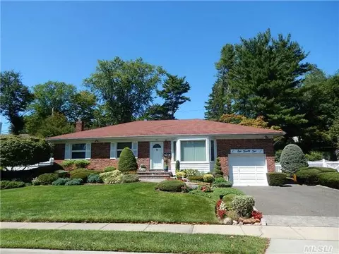 122 Forest Dr, Jericho, NY 11753 photo 1