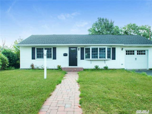 6 Leo St, Patchogue, NY 11772 photo 1