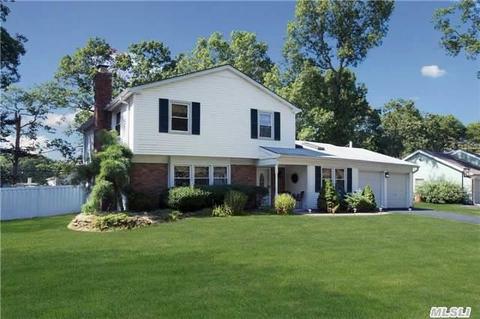 8 Winside Ln, Coram, NY 11727 photo 1