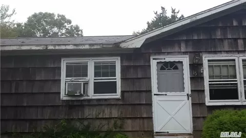 15 Easterly Rd, Hampton Bays, NY 11946 photo 1