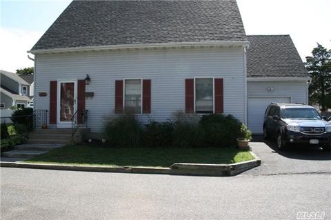 24 Cedar Grove Ct, Patchogue, NY 11772 photo 1