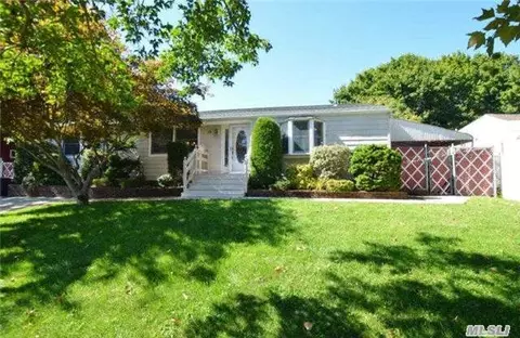 15 Stagg Ln, Commack, NY 11725 photo 1