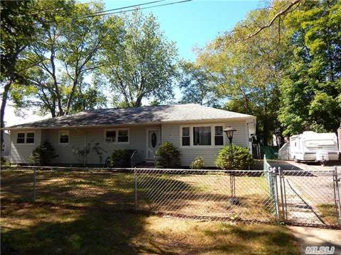 56 Rowland St, Patchogue, NY 11772 photo 1