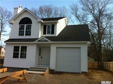 62 Clinton Ave, Mastic, NY 11950 photo 1